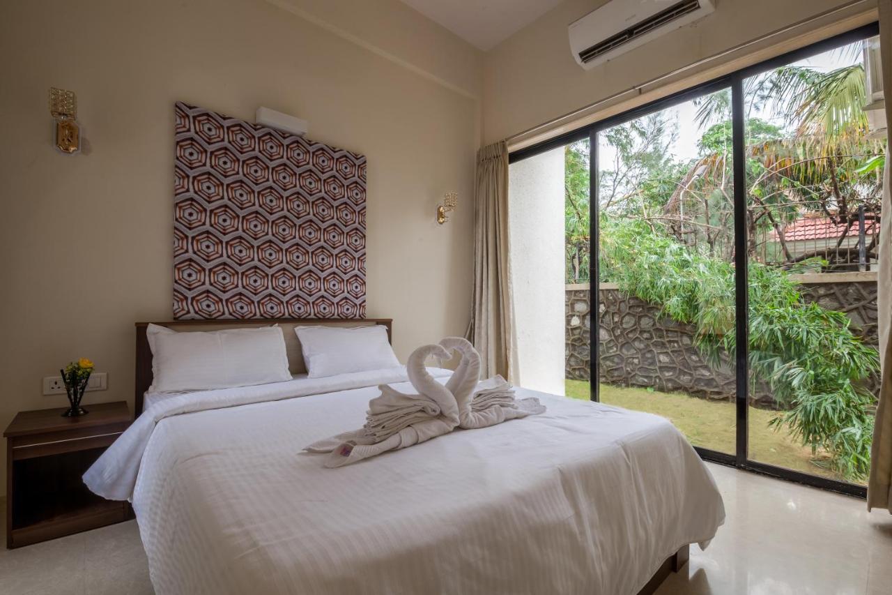 Stayvista'S Greenwoods Villa 10 - City-Center Villa With Private Pool, Terrace, Lift & Carrom Board โลนาวาลา ภายนอก รูปภาพ
