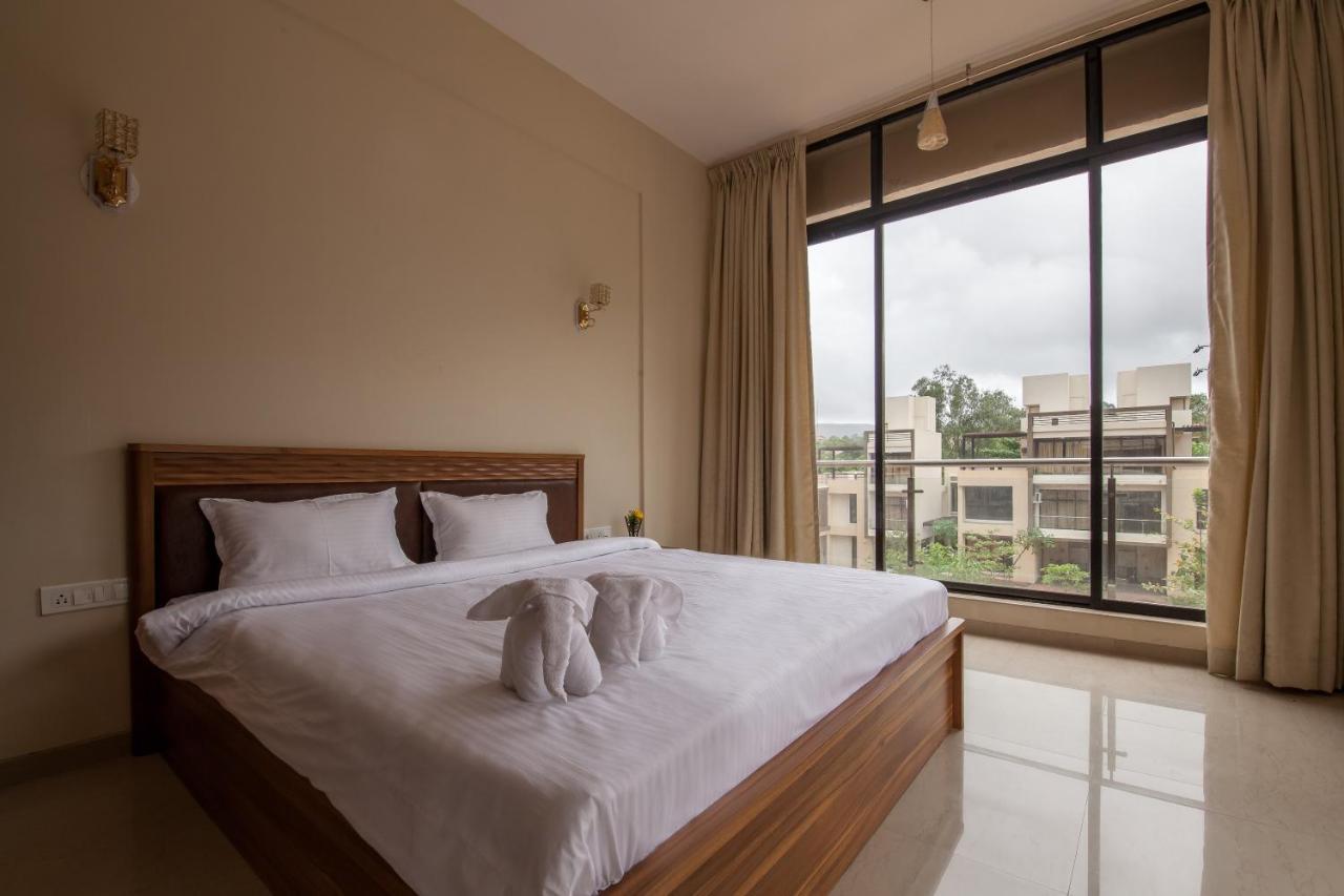 Stayvista'S Greenwoods Villa 10 - City-Center Villa With Private Pool, Terrace, Lift & Carrom Board โลนาวาลา ภายนอก รูปภาพ